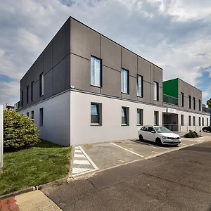 & Letov Hostel