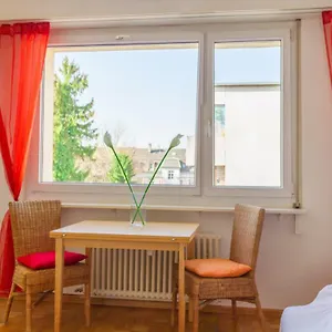 Apartment Am Rhein, Basel